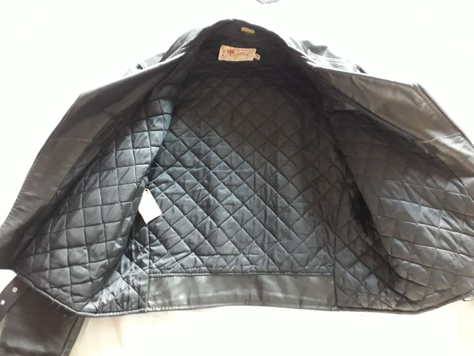 Casaco em couro de motoqueiro