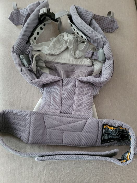 Продам слінг-рюкзак nuna від 3,5 кг до 16кг. Ніжки М
від 3,5 кг до