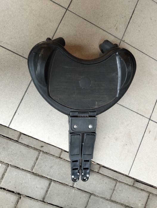 Dostawką do wózka dziecięcego