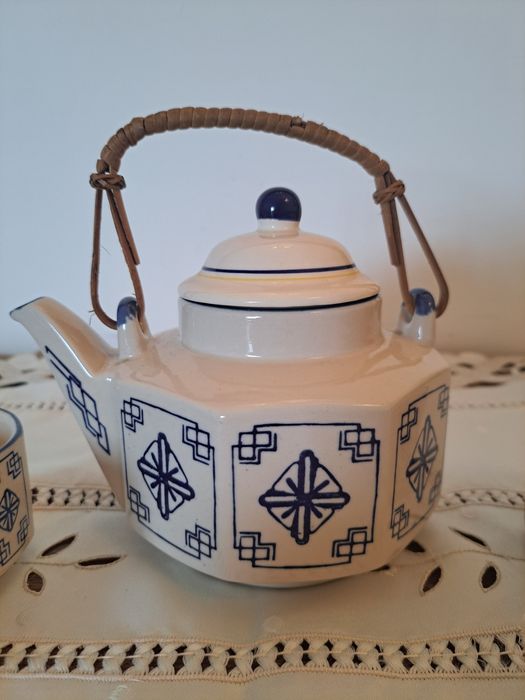 Servico de cha oriental