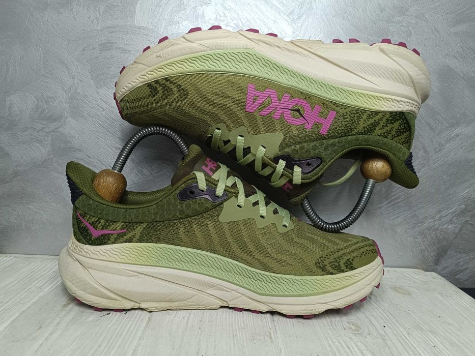 - Hoka Challenger ATR 7