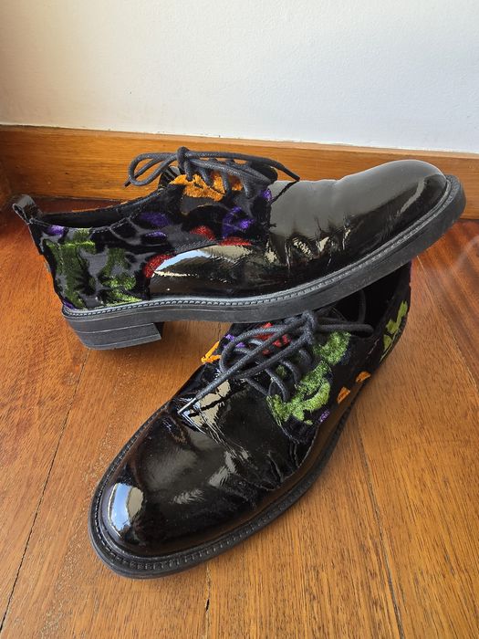 Sapatos verniz e veludo 39