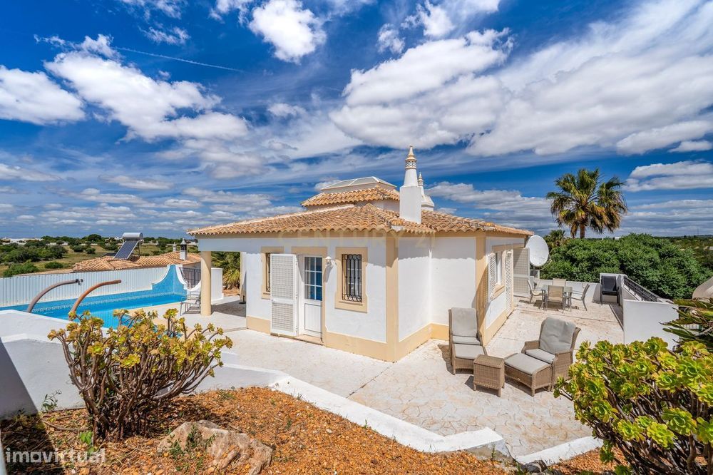 Moradia Isolada com 3 Quartos, Piscina e Garagem em Albufeira