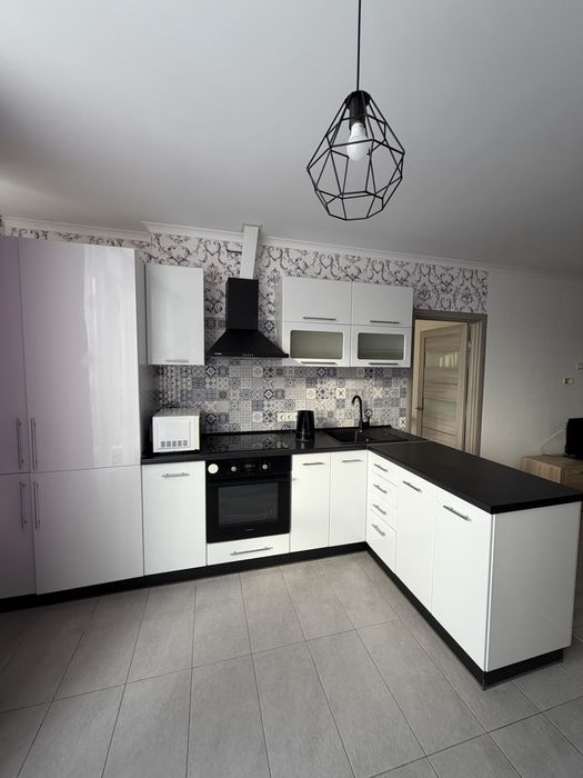 БЕЗ комісії Квартира з ремонтом на вул. Анни Ахматової 22