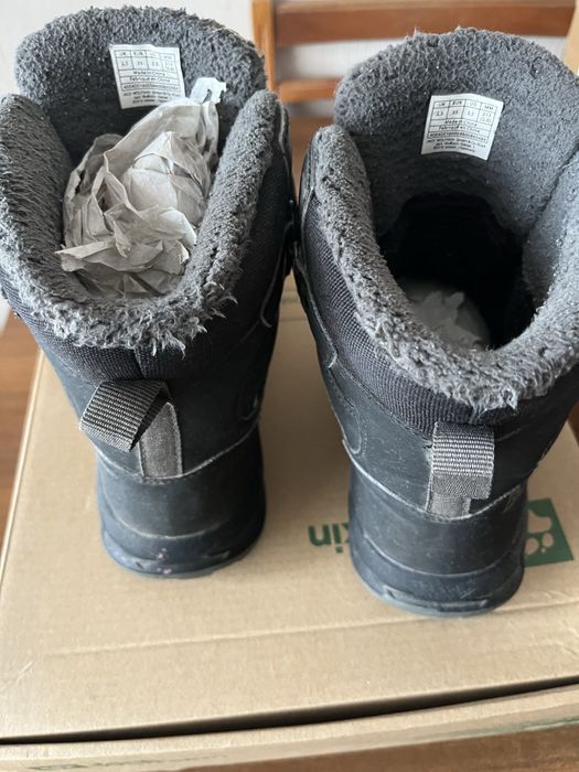 Продам дитячі зимові чобітки Jack Wolfskin