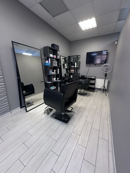 Здам в оренду приміщення в діючій студіі краси!!!