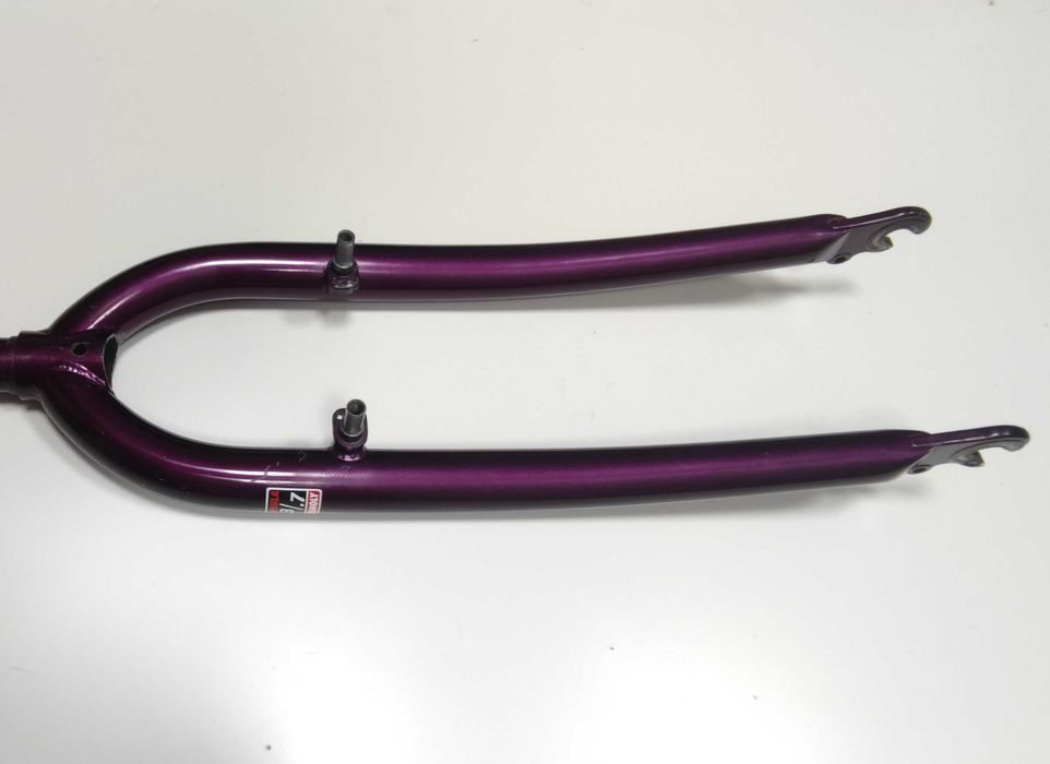 Rarytas sztywny widelec Univega 1" stalowy 26" Formula ahead 871g