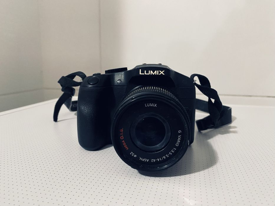 Panasonic Lumix G6 + Lente 14-42mm (Ecrã Rotativo / Wi-Fi)