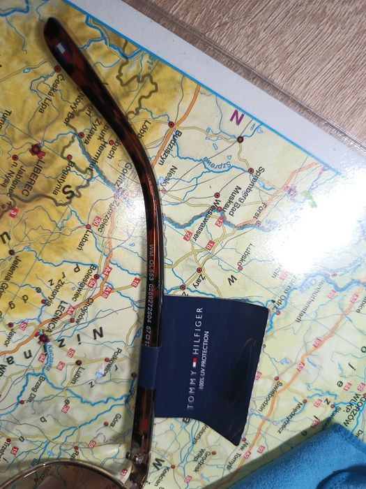 Okulary przeciwsłoneczne Tommy Hilfiger
