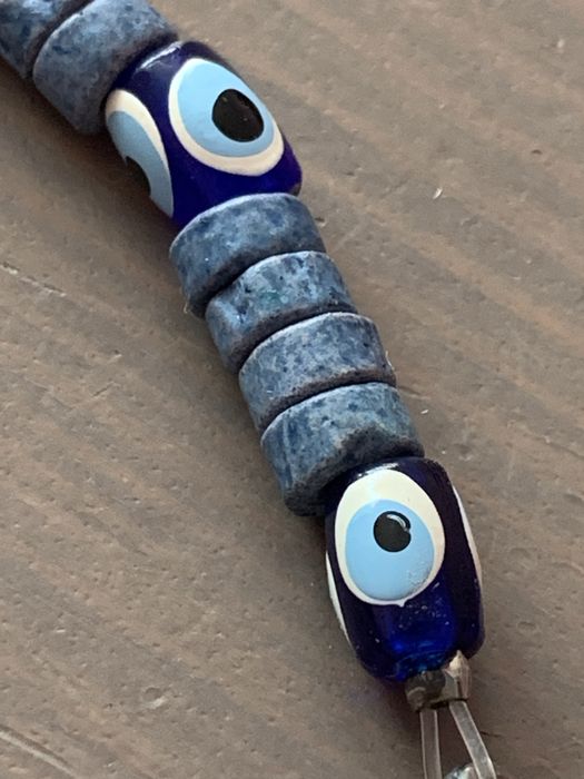 Naszyjnik niebieski z oczkami