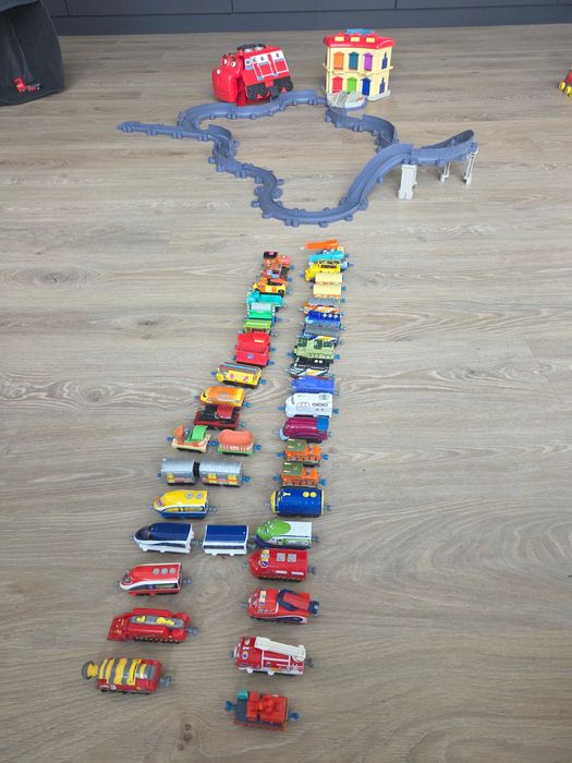 Stacyjkowo Stacja z torami + 40 Pociągów + Walizka Wilson