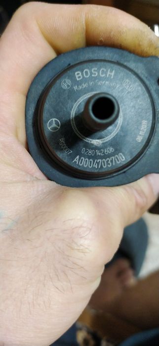 Клапан адсорбера Клапан вентиляции топливного бака