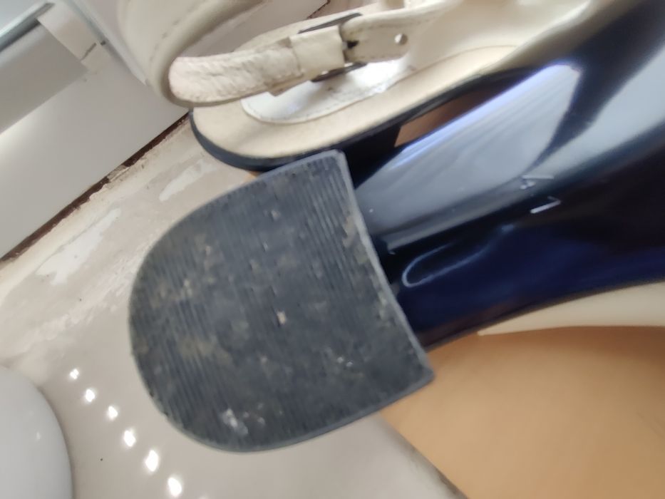 Босоножки женские  натуральная кожа, состояние новых