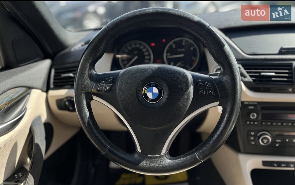 Автомобіль BMW X1