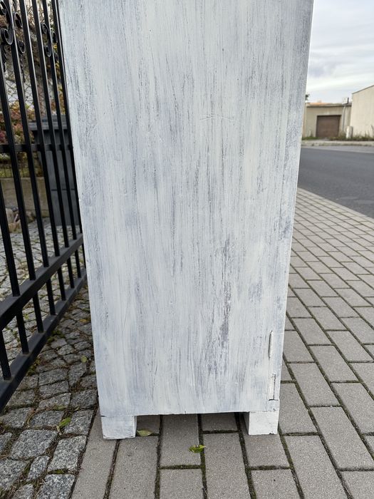 Komoda pensjonarka vintage bielona bieliźniarka