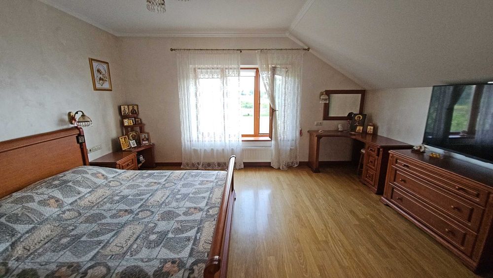 Новий сучасний, котедж в селі  – з усім заходь та живи. Є відеоогляд