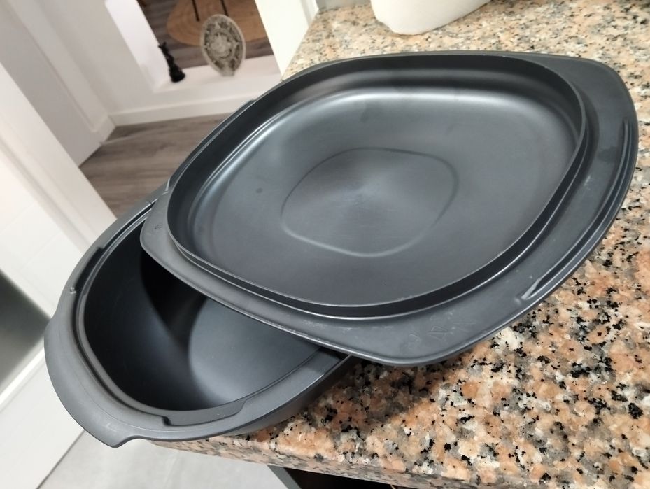 Caçarola da marca Tupperware UltraPro de 2 litros com tampa