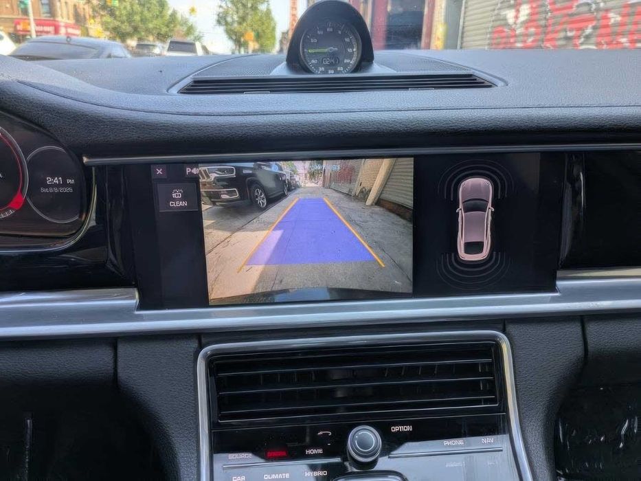 Porsche Panamera      2018