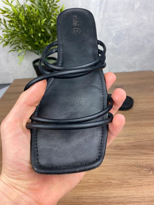 Buty damskie Rubi r. 42 - czarne klapki z paskami