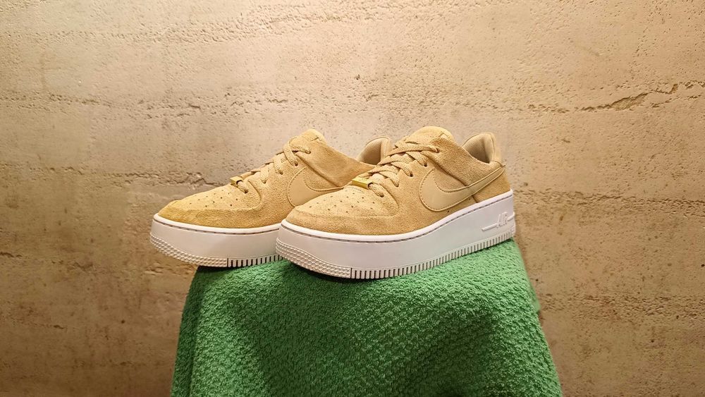 Damskie sneakersy NIKE AIR FORCE 1 SAGE LOW r.40 skóra st.bardzo dobry