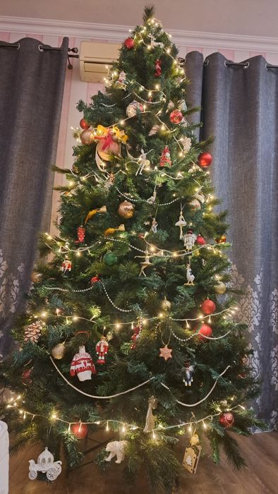 Искусственная ёлка 2,5 метра.