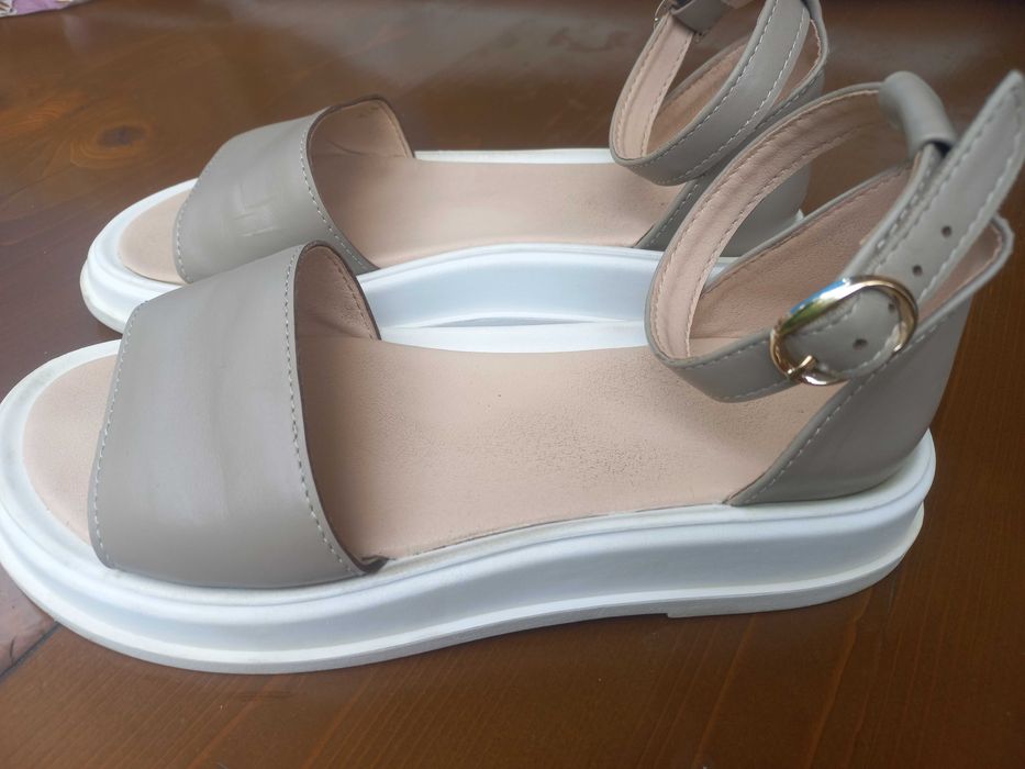 Женские босоножки кожа.
Украина.