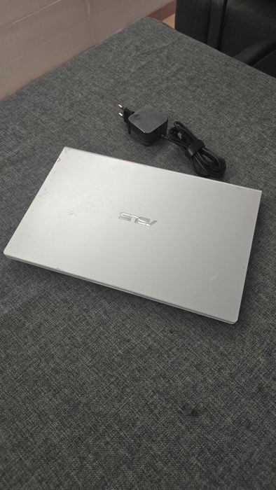 Portátil ASUS Ryzen 5 8GB RAM SSD 256GB Full HD