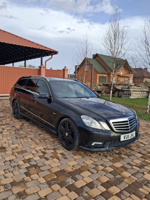 Продам авто в хорошому стані
Повний Амг пакет 
Чорна стеля
Чорний салон з передніми підігрівами
Амг кермо 
Електро ляда
280 тис км пробіг