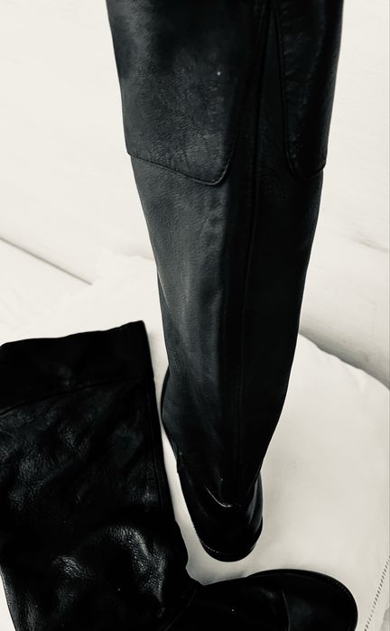 Botas pretas em pele fabricado  em portugal, versateis.