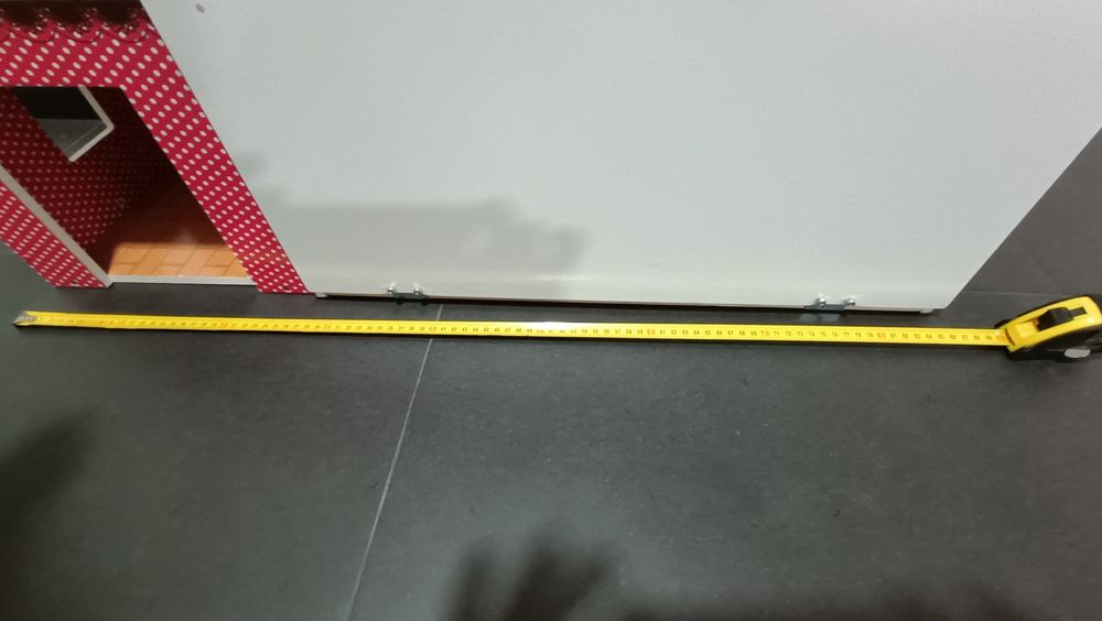 Casinha de brincar com mobiliário