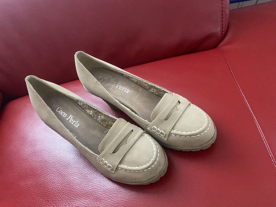 Beżowe, nowe czółenka na koturnie Coco Perla, 38