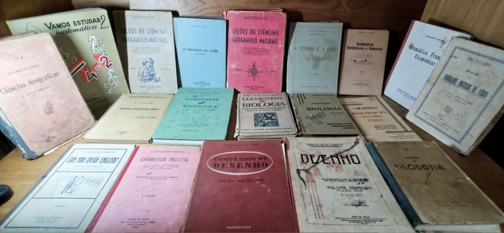 Lote de livros escolares antigos