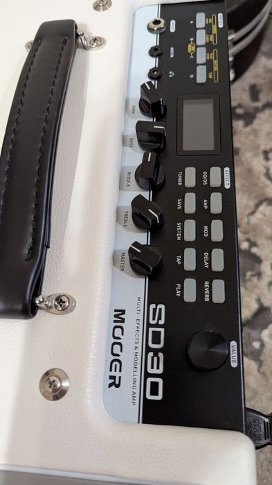 Комбопідсилювач MOOER SD30