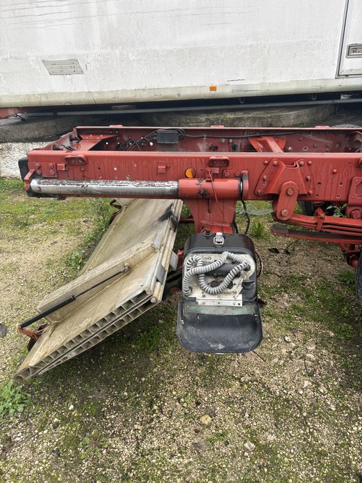 Plataforma elevatória  hidraulica rabatível