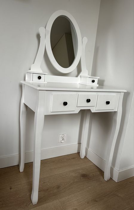 Toaletka z taborecikiem dla dziecka