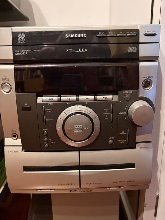 Vendo televisão e aparelhagem