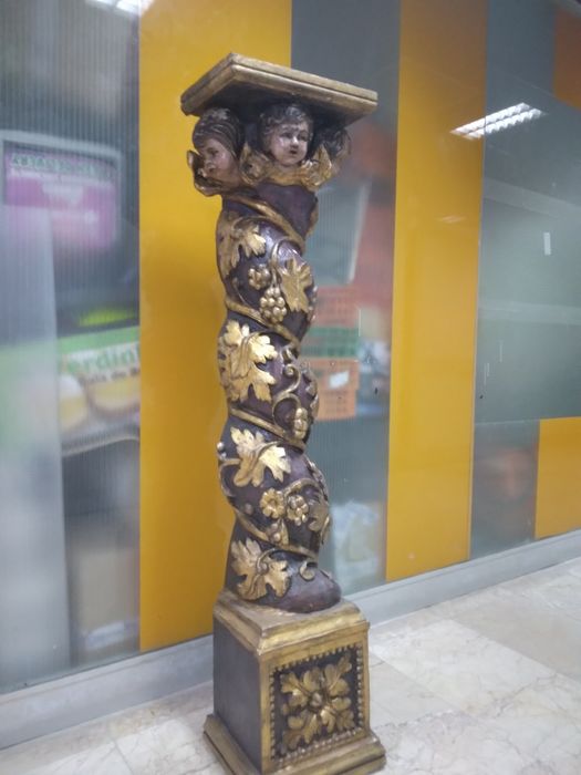 Coluna barroco  capitel com anjos