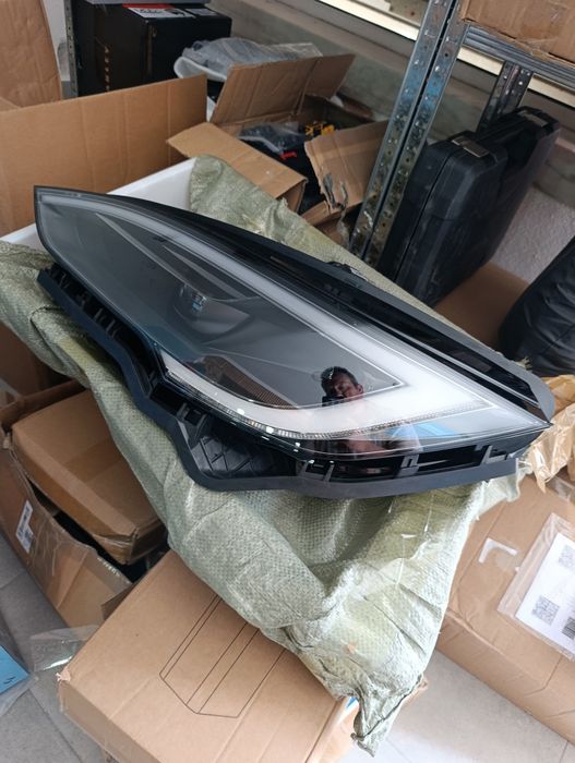 Farol para tesla