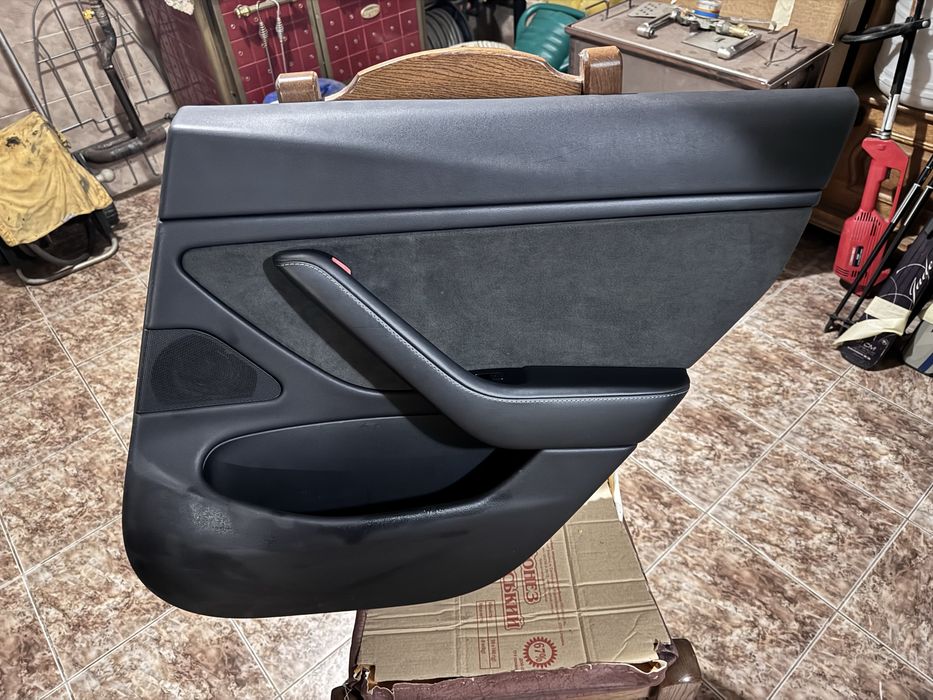 Дверні карти на Tesla model 3 дорест (2018-2021)