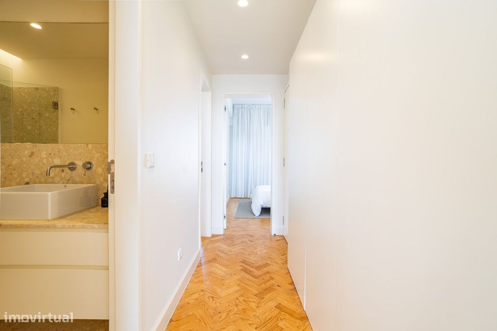 T2 Remodelado por Arquiteto na Ajuda, Mobilado, com Vista Rio e Varand