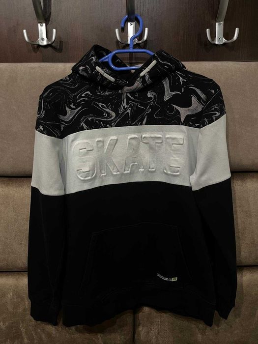 Bluza z kapturem chłopięca czarna C&A rozmiar 158/164