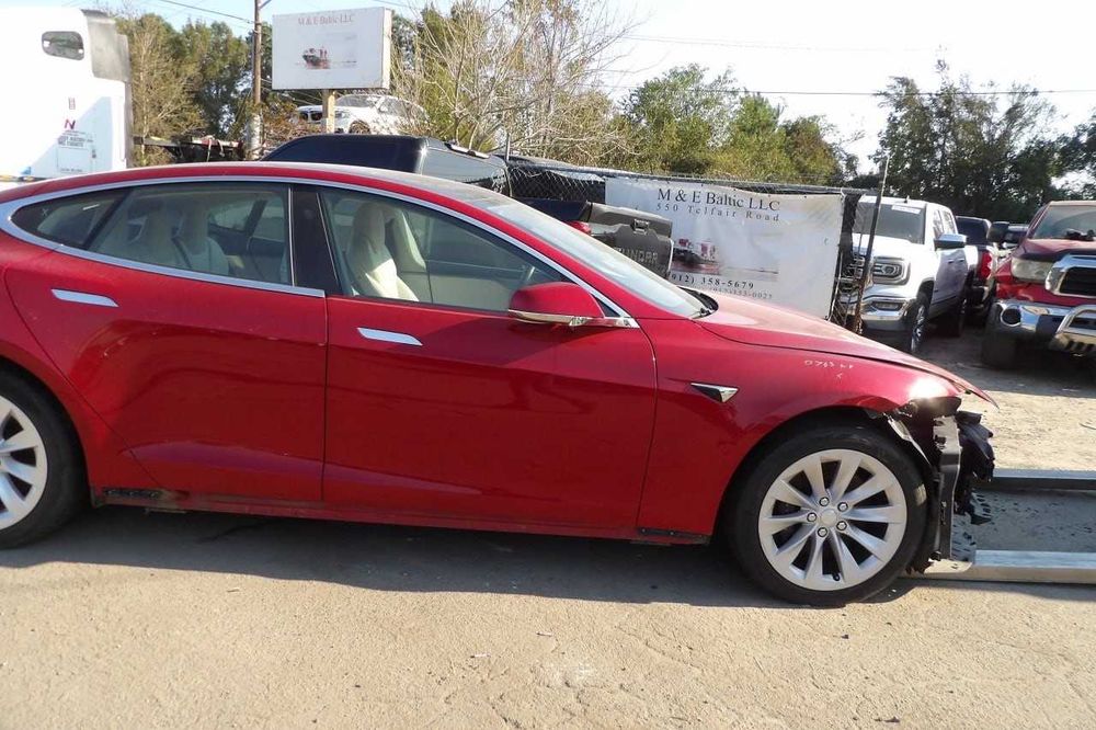 Tesla Model S двері передні задні праві ліві рест дорест