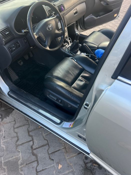 Toyota Avensis T25 2004