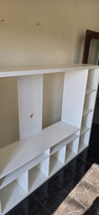 Móvel de TV com Estante e Arrumação Branco