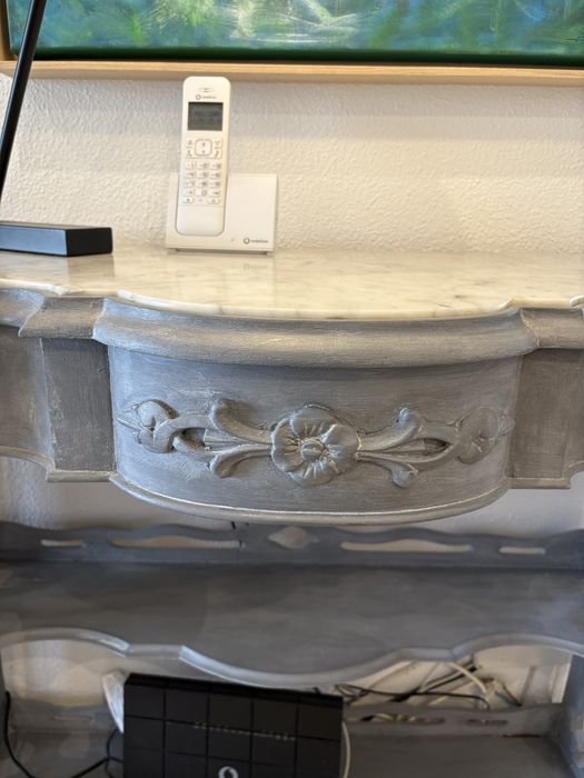 Consola de madeira pintada