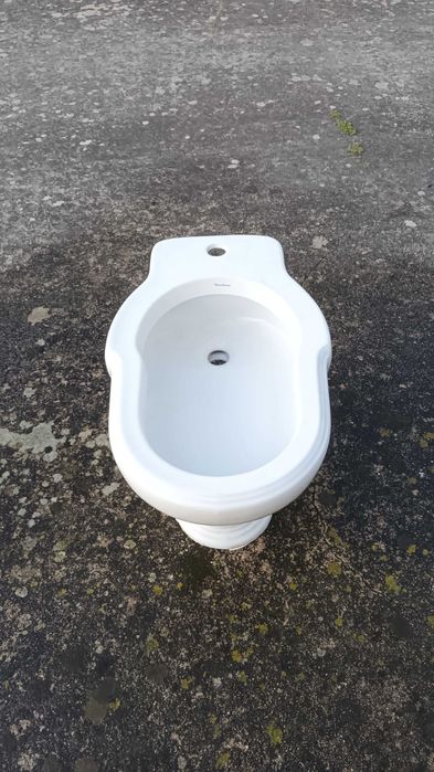 Bidé Sanitana com torneira