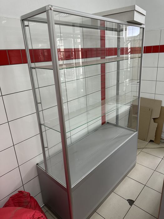 Стелажі, вітрини для аптеки, косметики, парфумеріі