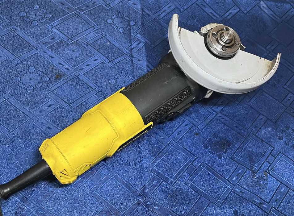 Stanley FATMAX FME822 Болгарка 125мм 850Вт