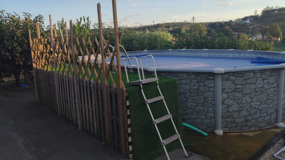 Piscina de superfície - TELA RASGADA