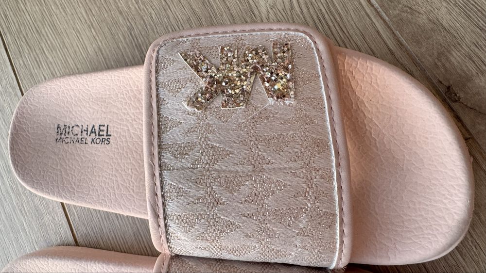 Шльопанці для дівчинки 32 розмір від Michael Kors. Ідеальні